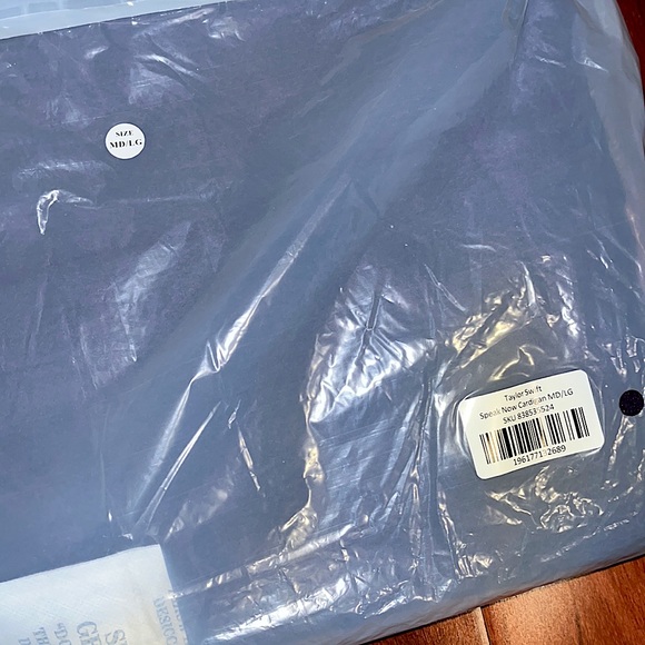 AUTHENTIC NWT SPEAK NOW CARDIGAN M/L w/ Confetti ๐ - Picture 4 of 11